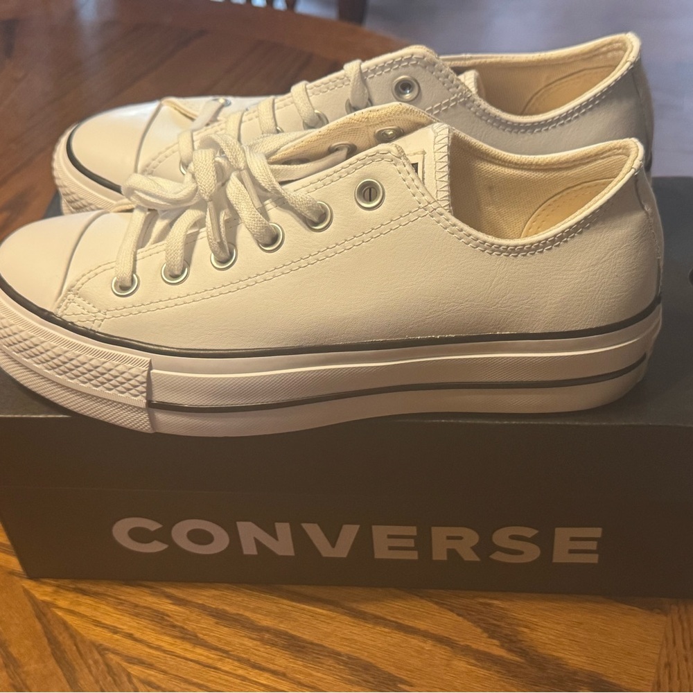 Converse Chuck Taylor All Star Lift Platform White Size 8.5 New In Box